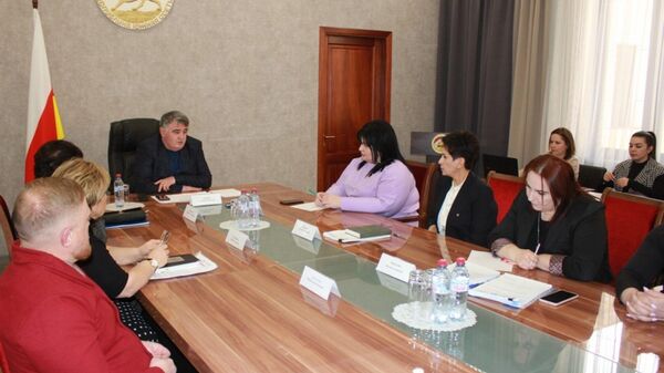 В Правительстве обсудили вопросы совершенствования бюджетного процесса и эффективности деятельности государственных органов - Sputnik Южная Осетия