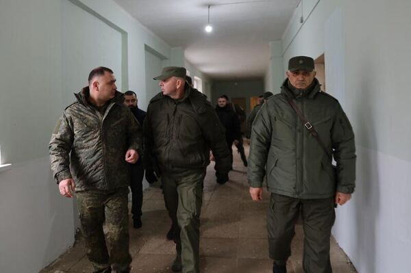 Алан Гаглоев посетил пограничников, несущих службу на цнелисском участке югоосетино-грузинской границы - Sputnik Южная Осетия