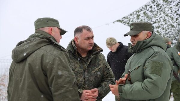 Алан Гаглоев посетил пограничников, несущих службу на цнелисском участке югоосетино-грузинской границы - Sputnik Южная Осетия
