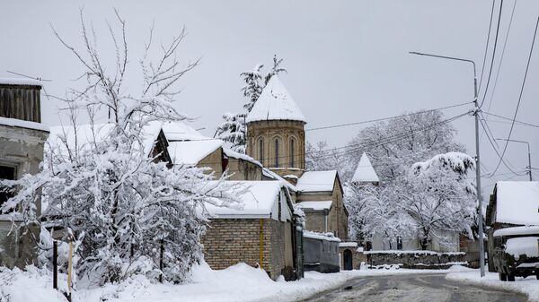 Юрий Джиоев рассказал, как коммунальные службы справляется с последствиями снегопада в Цхинвале - Sputnik Южная Осетия