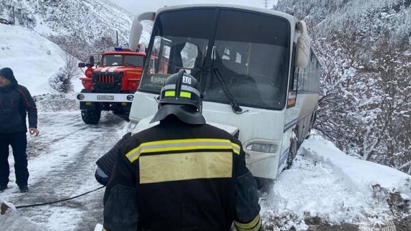 На Транскаме рейсовый автобус занесло на обочину - Sputnik Южная Осетия