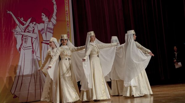 Танцы, песни, ярмарки и фестивали: Гучмазова о планах РЦНТ на 2023 год - Sputnik Южная Осетия