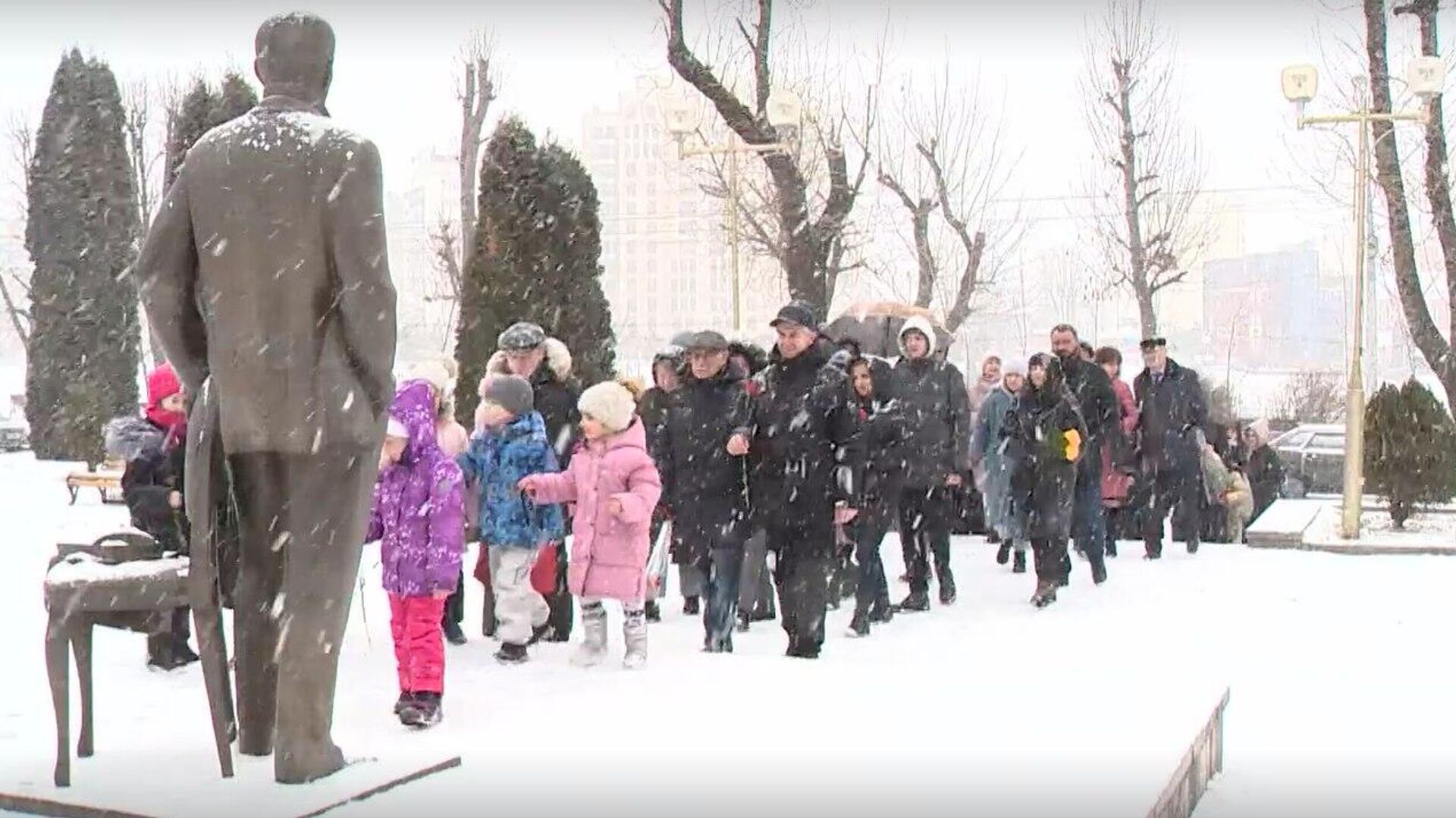 Во Владикавказе возложили цветы к памятнику Евгения Вахтангова - Sputnik Южная Осетия, 1920, 14.02.2023