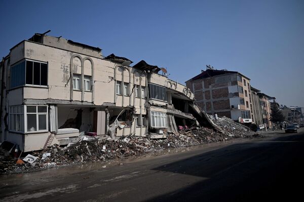 Разрушения в Эльбистане в провинции Кахраманмараш  вследствие землетрясения в Турции  - Sputnik Южная Осетия