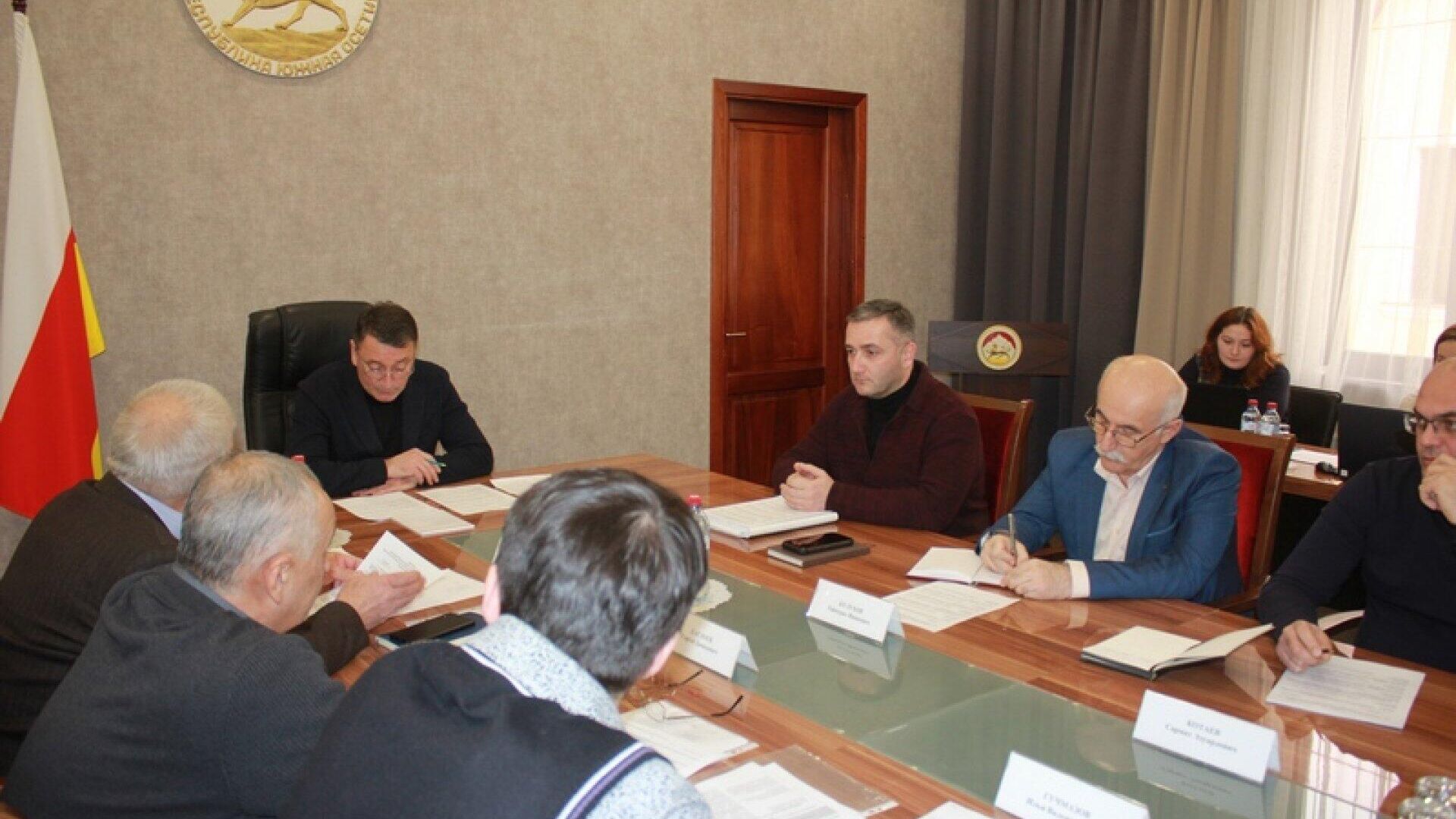 В правительстве обсудили ход строительства объектов Инвестпрограммы - Sputnik Южная Осетия, 1920, 17.02.2023