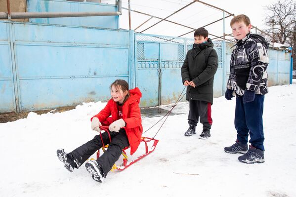 Дети резвятся после уроков - Sputnik Южная Осетия