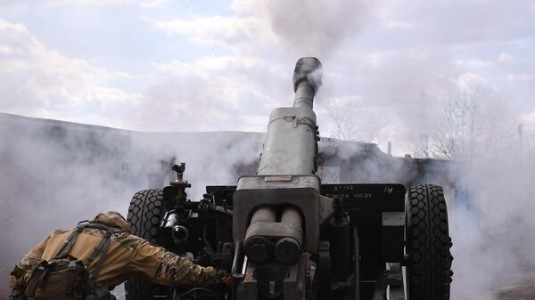 Работа артиллеристов на передовой в ЛНР - Sputnik Южная Осетия