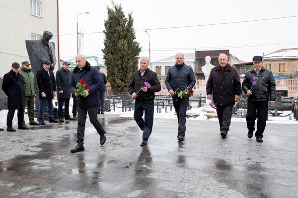 День защитника Отечества: возложение цветов  - Sputnik Южная Осетия
