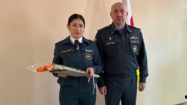 Руководство МЧС РЮО поздравило весь женский коллектив с наступающим Международным женским днем - Sputnik Южная Осетия