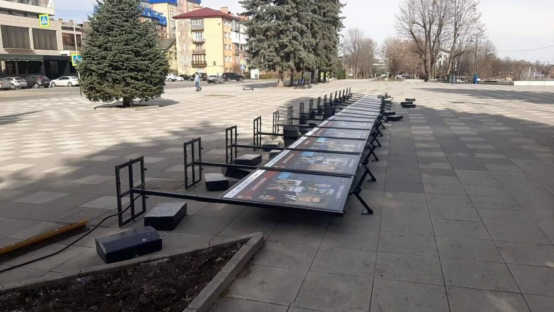Коммунальщики Владикавказа устраняют последствия сильного ветра