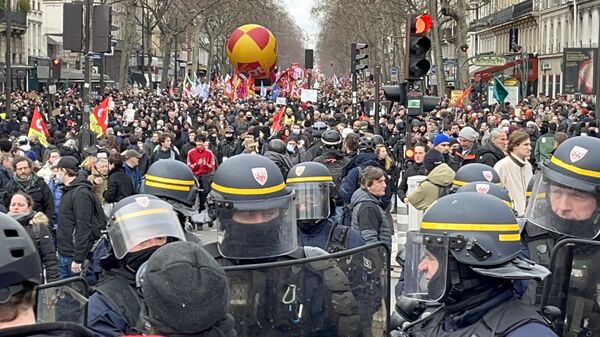 Протесты против пенсионной реформы продолжаются в Париже - Sputnik Южная Осетия