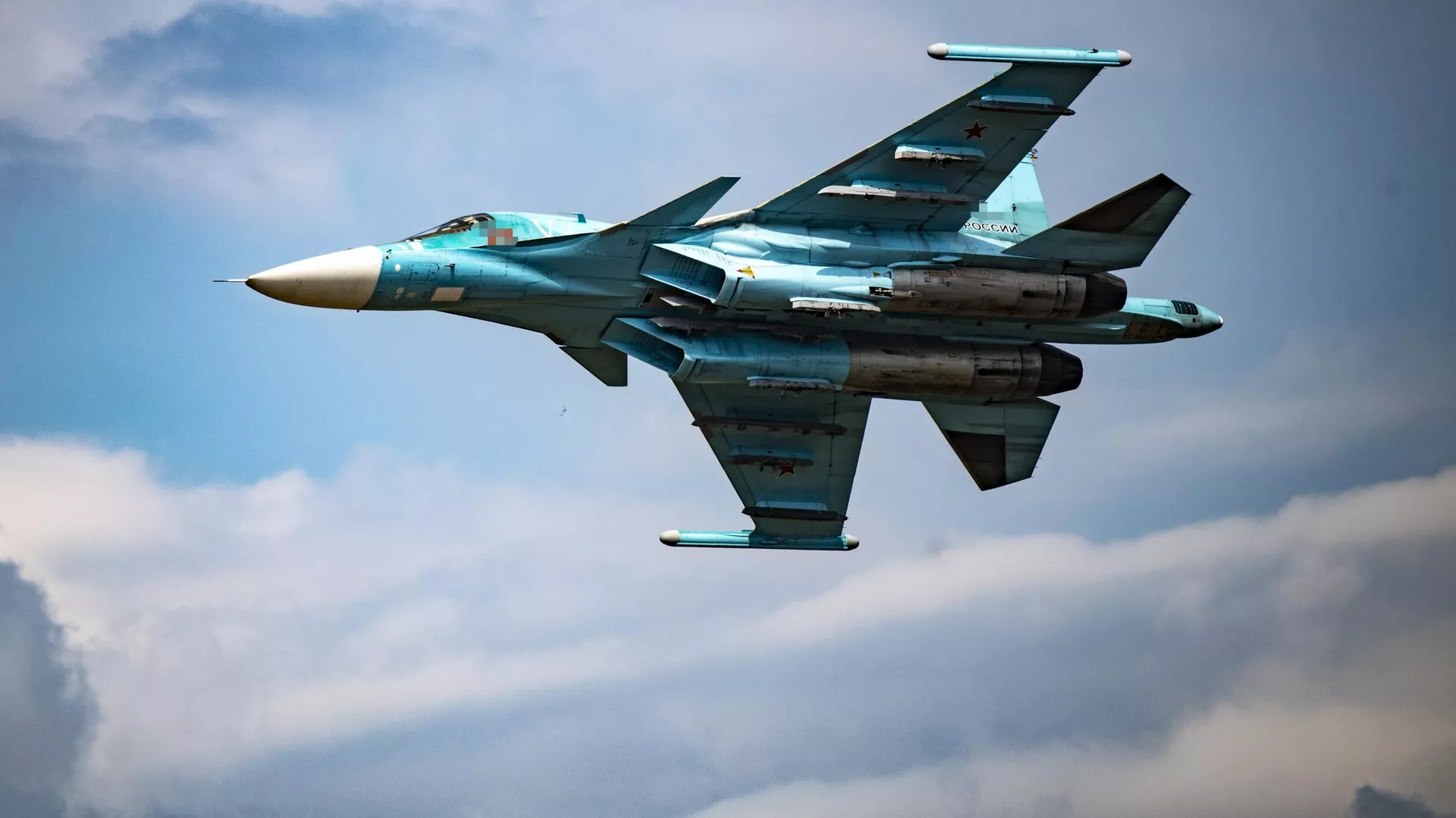Полет истребителя-бомбардировщика Су-34 ВКС РФ в зоне проведения спецоперации. Архивное фото.