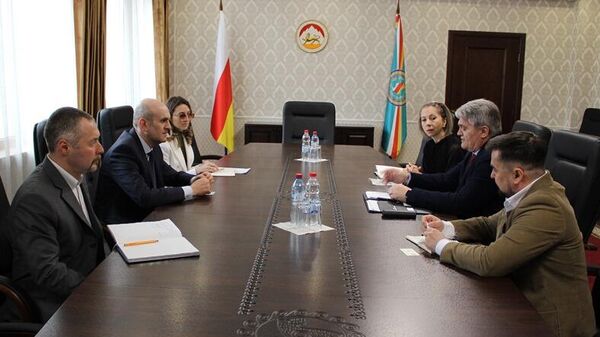 Встреча главы МИД Южной Осетии с руководителем представительства МККК - Sputnik Южная Осетия