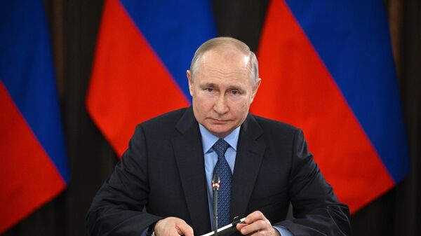 Президент РФ Владимир Путин проводит заседание президиума Госсовета по развитию промышленности в условиях санкций - Sputnik Южная Осетия