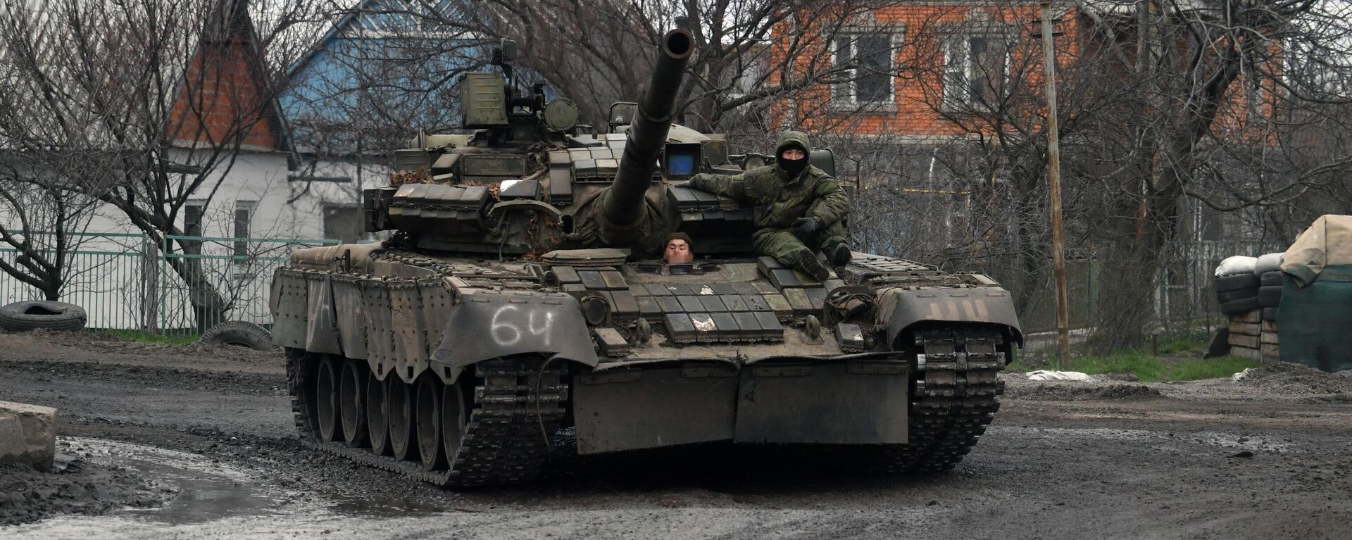 Российские военнослужащие на танке Т-72 в Южном секторе СВО  - Sputnik Южная Осетия, 1920, 03.01.2024