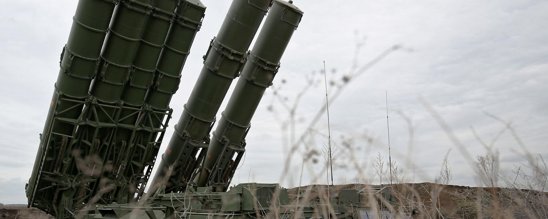 Пусковая и пуско-заряжающая установка в составе зенитно-ракетной  системы (ЗРС) С-300В4 - Sputnik Южная Осетия, 1920, 28.11.2025