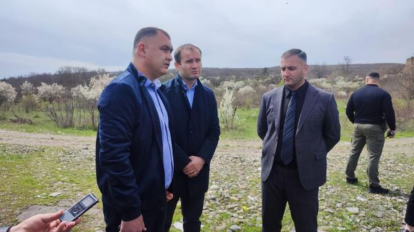 Президент Южной Осетии Алан Гаглоев проверил состояние моста у микрорайона Северный - Sputnik Южная Осетия