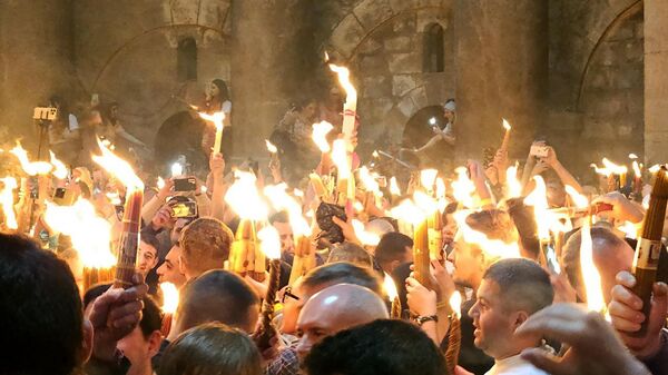 В храме Гроба Господня в Иерусалиме сошел Благодатный огонь - Sputnik Южная Осетия