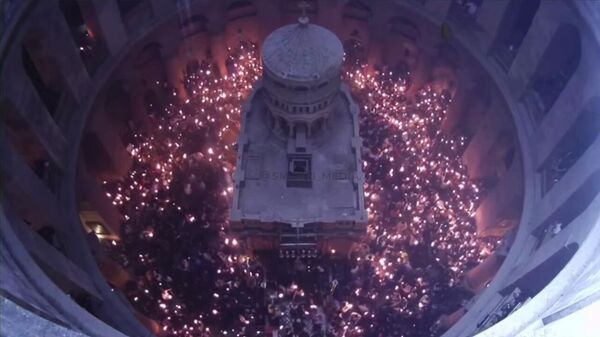 Обстановка в храме Гроба Господня после схождения Благодатного огня - Sputnik Южная Осетия
