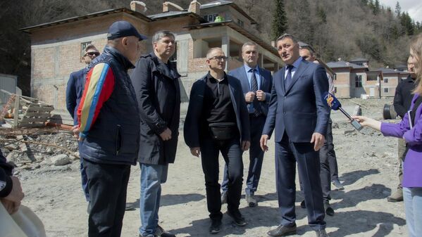Строительство лагеря обсудили и с руководителем строительной организации - Sputnik Южная Осетия