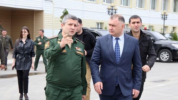 Президент Южной Осетии Алан Гаглоев и министр обороны республики Марат Павлов. Архивное фото - Sputnik Южная Осетия