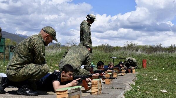 МО РЮО проводит упражнения начальных стрельб для учащихся 11 классов - Sputnik Южная Осетия