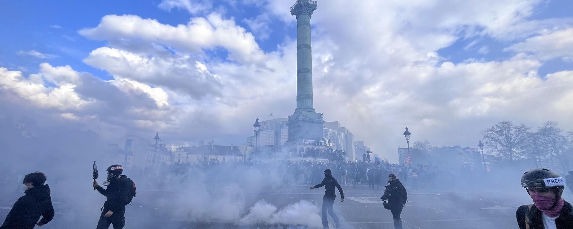 Протесты против пенсионной реформы в Париже - Sputnik Южная Осетия, 1920, 02.05.2023