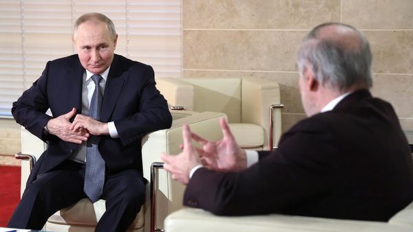 Президент РФ В. Путин встретился с худруком Мариинского театра В. Гергиевым Президент РФ В. Путин встретился с худруком Мариинского театра В. Гергиевым - Sputnik Южная Осетия