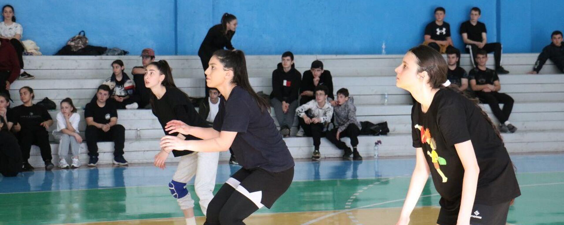 В столице Южной Осетии завершились соревнования по волейболу среди девушек образовательных учреждений - Sputnik Южная Осетия, 1920, 08.05.2023