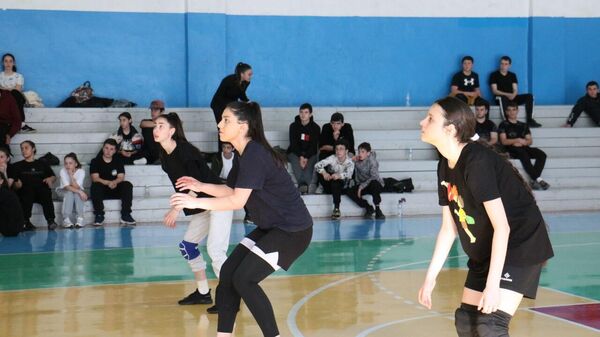 В столице Южной Осетии завершились соревнования по волейболу среди девушек образовательных учреждений - Sputnik Южная Осетия
