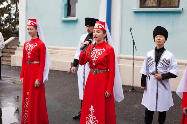 В Северной и Южной Осетии празднуют День осетинского языка и литературы - Sputnik Южная Осетия