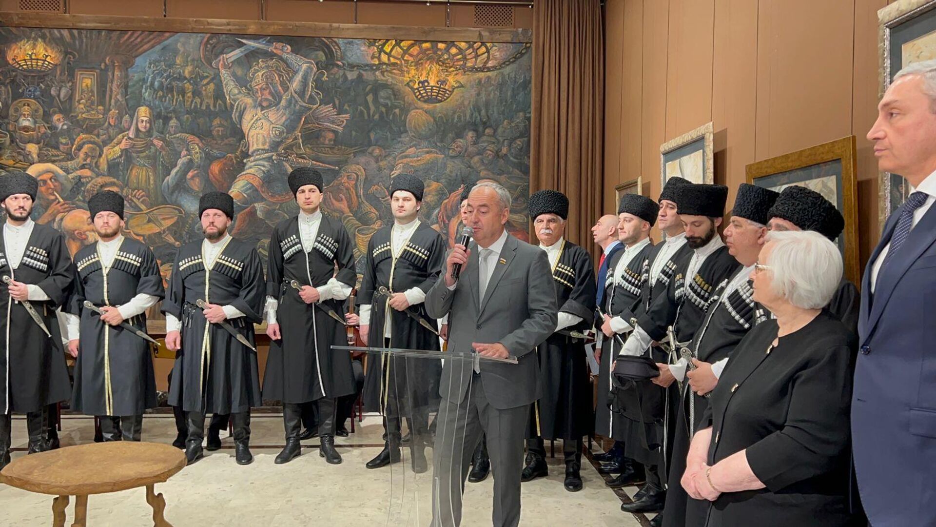 Председатель парламента Северной Осетии Таймураз Тускаев выступает на открытии года осетинской Нартиады во Владикавказе  - Sputnik Южная Осетия, 1920, 15.05.2023