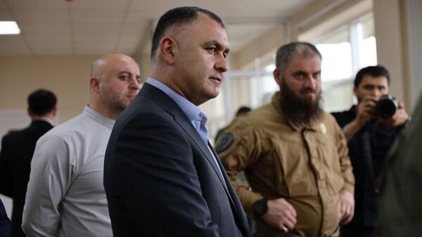 Президент Южной Осетии Алан Гаглоев осмотрел Российский университет спецназа, расположенный в городе Гудермес Чеченской Республики. - Sputnik Южная Осетия