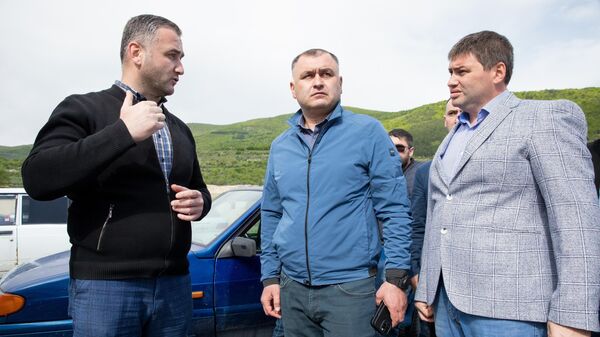 Президент Южной Осетии осмотрел строящиеся объекты в Цхинвале - видео - Sputnik Южная Осетия