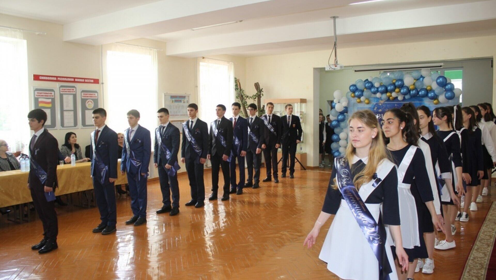 Председатель правительства РЮО Константин Джуссоев посетил школу №11 - Sputnik Южная Осетия, 1920, 24.05.2023
