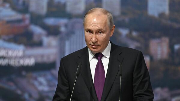 Президент России Владимир Путин выступает на пленарном заседании Евразийского экономического форума в Москве - Sputnik Южная Осетия