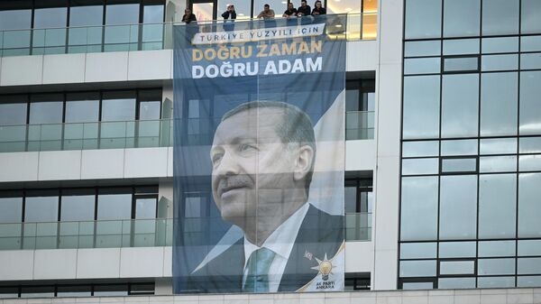 Баннер с портретом действующего президента Турции Реджепа Тайипа Эрдогана - Sputnik Южная Осетия