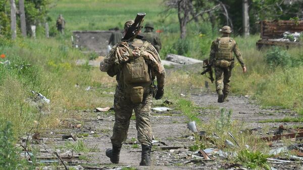 Российские военнослужащие в селе у линии соприкосновения на Артемовском направлении - Sputnik Южная Осетия