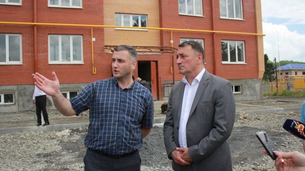Константин Джуссоев провел выездное совещание на строительных объектах Цхинвала - Sputnik Южная Осетия