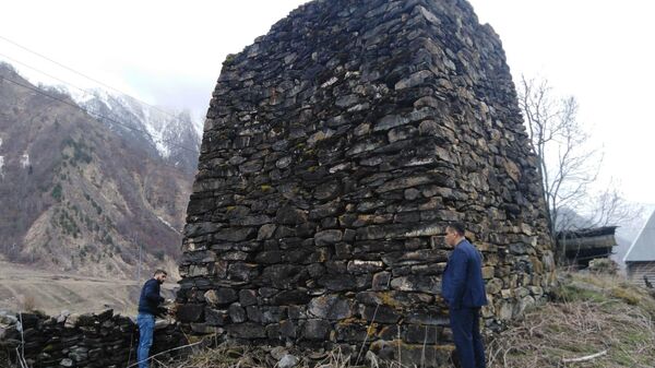 Подготовка к реставрации фамильной башни Плиевых в селении Верхний Рук - Sputnik Южная Осетия