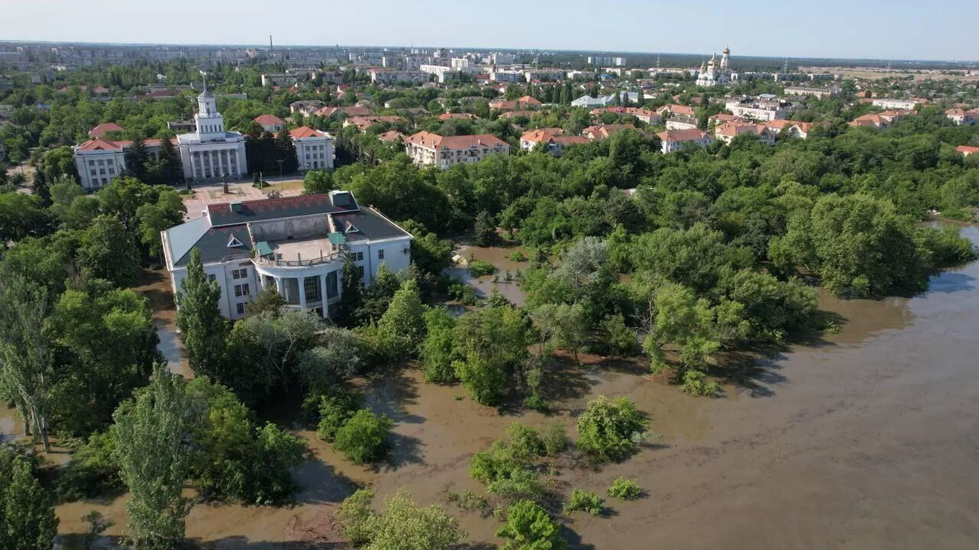 Ситуация с затоплением зданий в Новой Каховке 