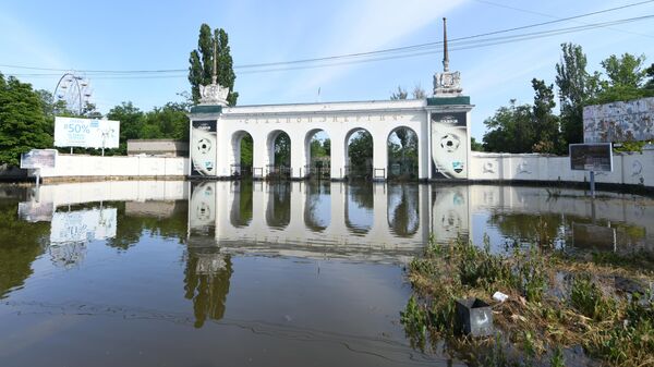 Подтопление стадиона Энергия в Новой Каховке после разрушения Каховской ГЭС - Sputnik Южная Осетия