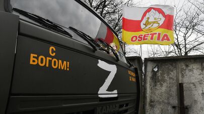 Грузовой автомобиль с гуманитарной помощью от организаций и граждан республики Северная Осетия.Архивное фото