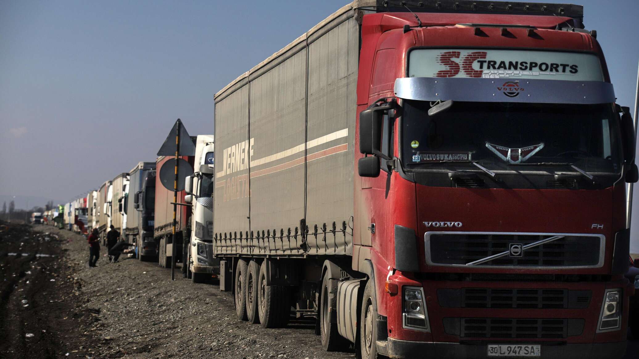 Следующим транзитом. Около тысячи большегрузов строят на выезд из России в Северной Осетии.