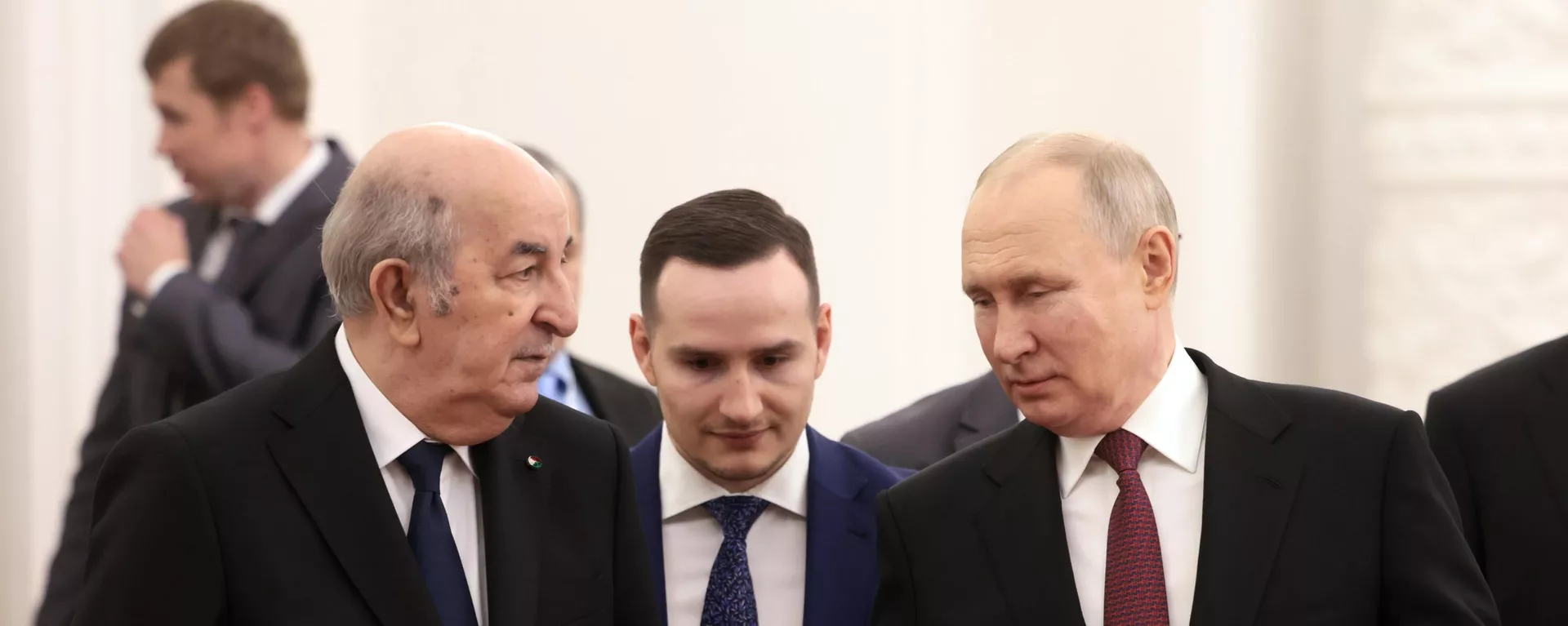 Президент РФ Владимир Путин и президент Алжира Абдельмаджид Теббун после российско-алжирских переговоров в Кремле - Sputnik Южная Осетия, 1920, 16.06.2023