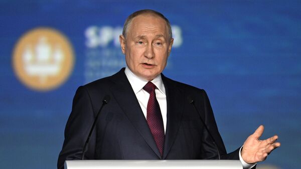 ПМЭФ-2023. Президент РФ В. Путин на пленарном заседании - Sputnik Южная Осетия
