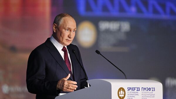Президент РФ Владимир Путин выступает на пленарном заседании Петербургского международного экономического форума - Sputnik Южная Осетия