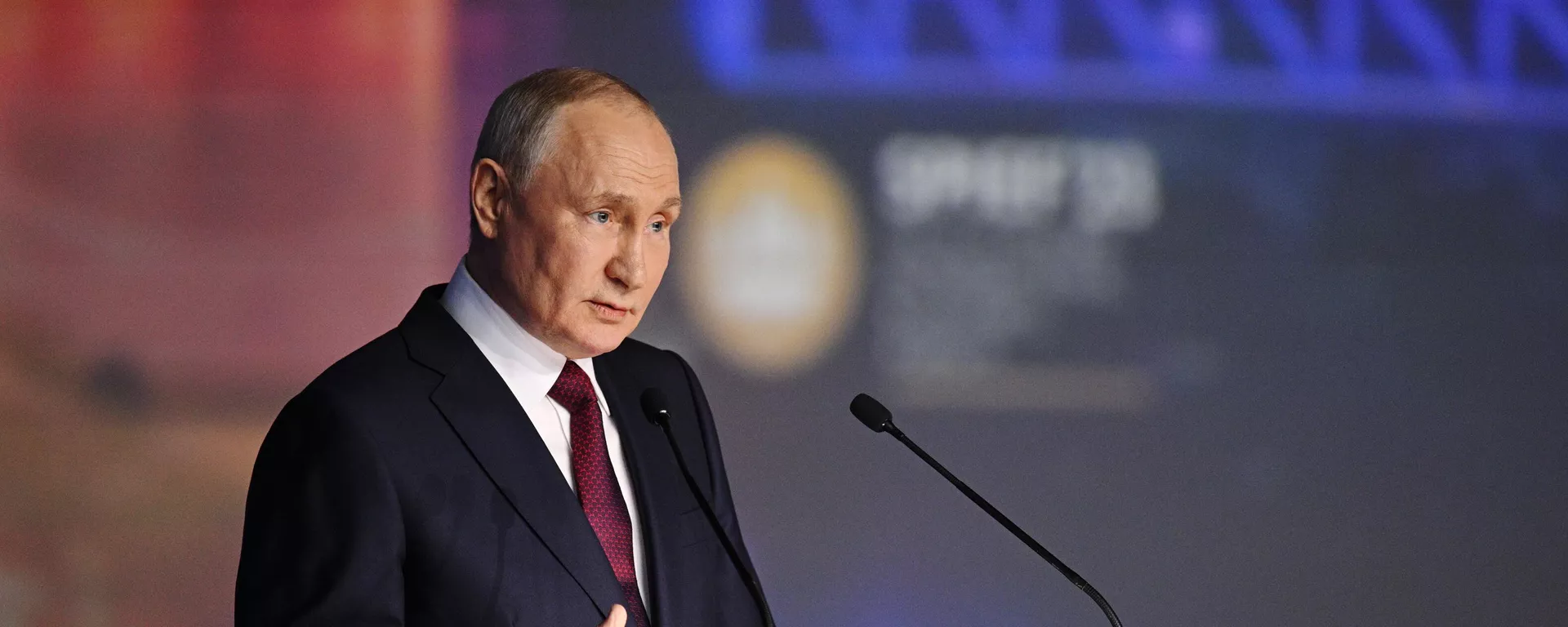 Президент РФ Владимир Путин выступает на пленарном заседании Петербургского международного экономического форума - Sputnik Южная Осетия, 1920, 16.06.2023