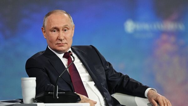 Президент РФ Владимир Путин на пленарном заседании Петербургского международного экономического форума - Sputnik Южная Осетия