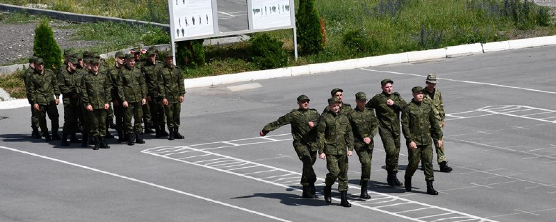 С военнослужащими–призывниками проводятся занятия по военной подготовке - Sputnik Южная Осетия, 1920, 19.06.2023